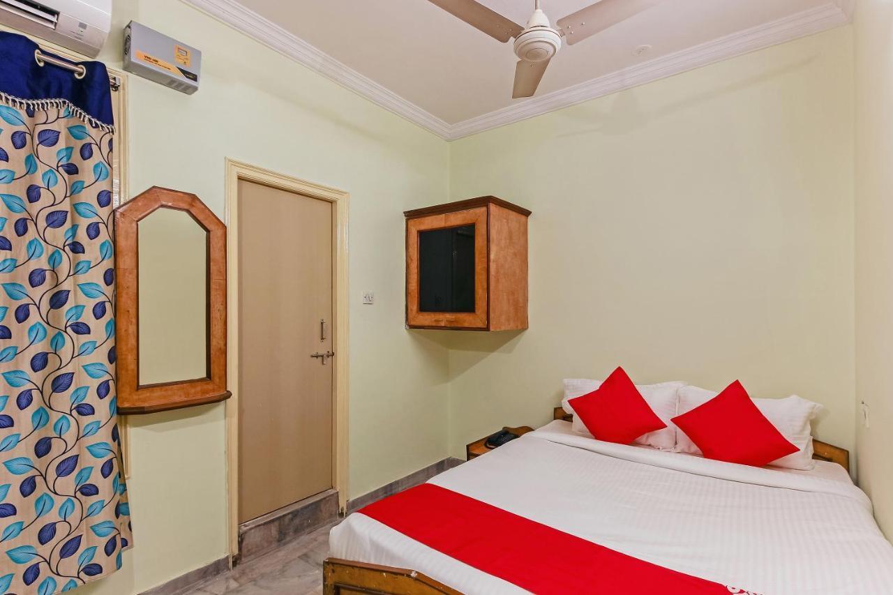 Oyo 23191 Flagship Hotel Raj Madan Hyderabad Exterior photo