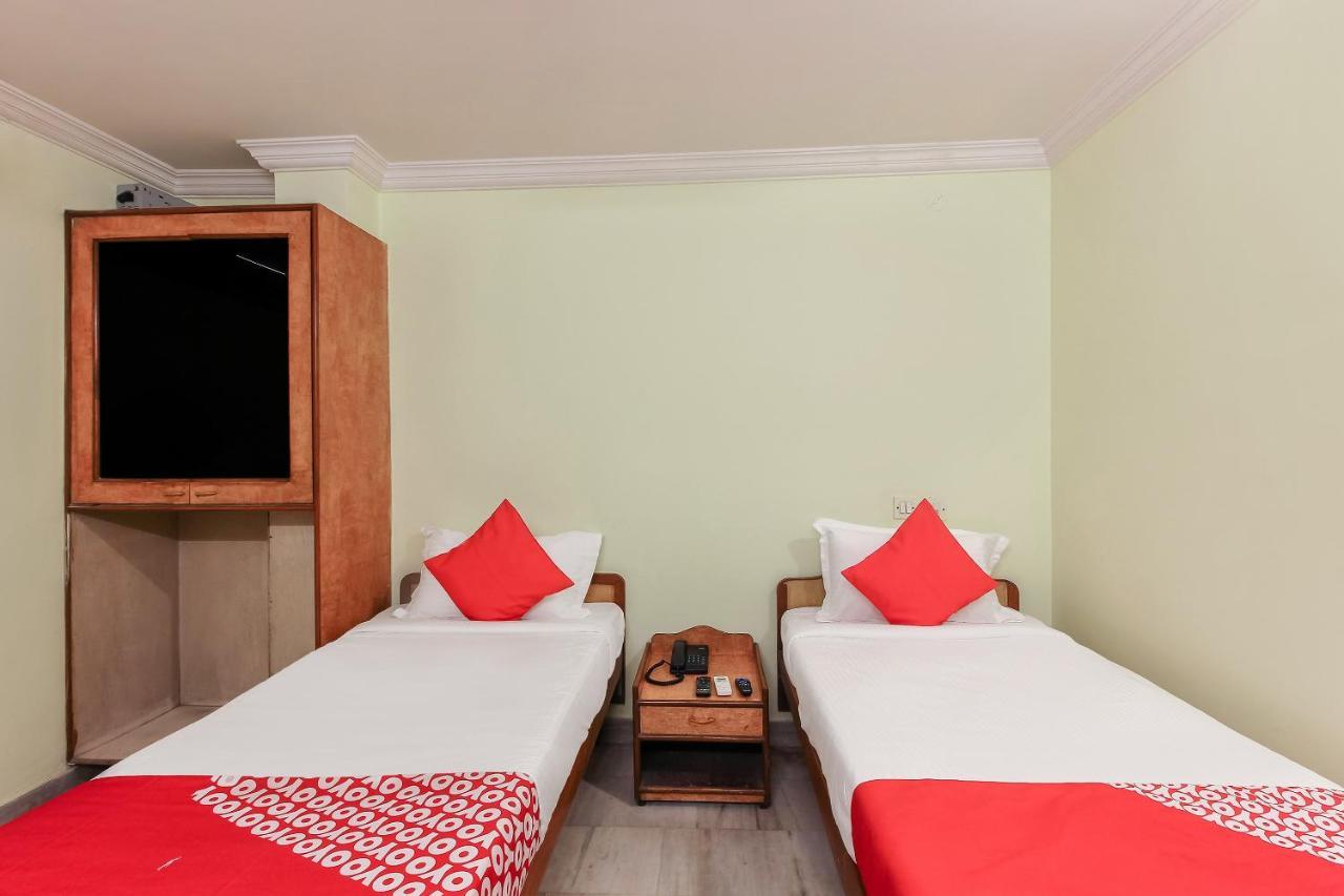 Oyo 23191 Flagship Hotel Raj Madan Hyderabad Exterior photo