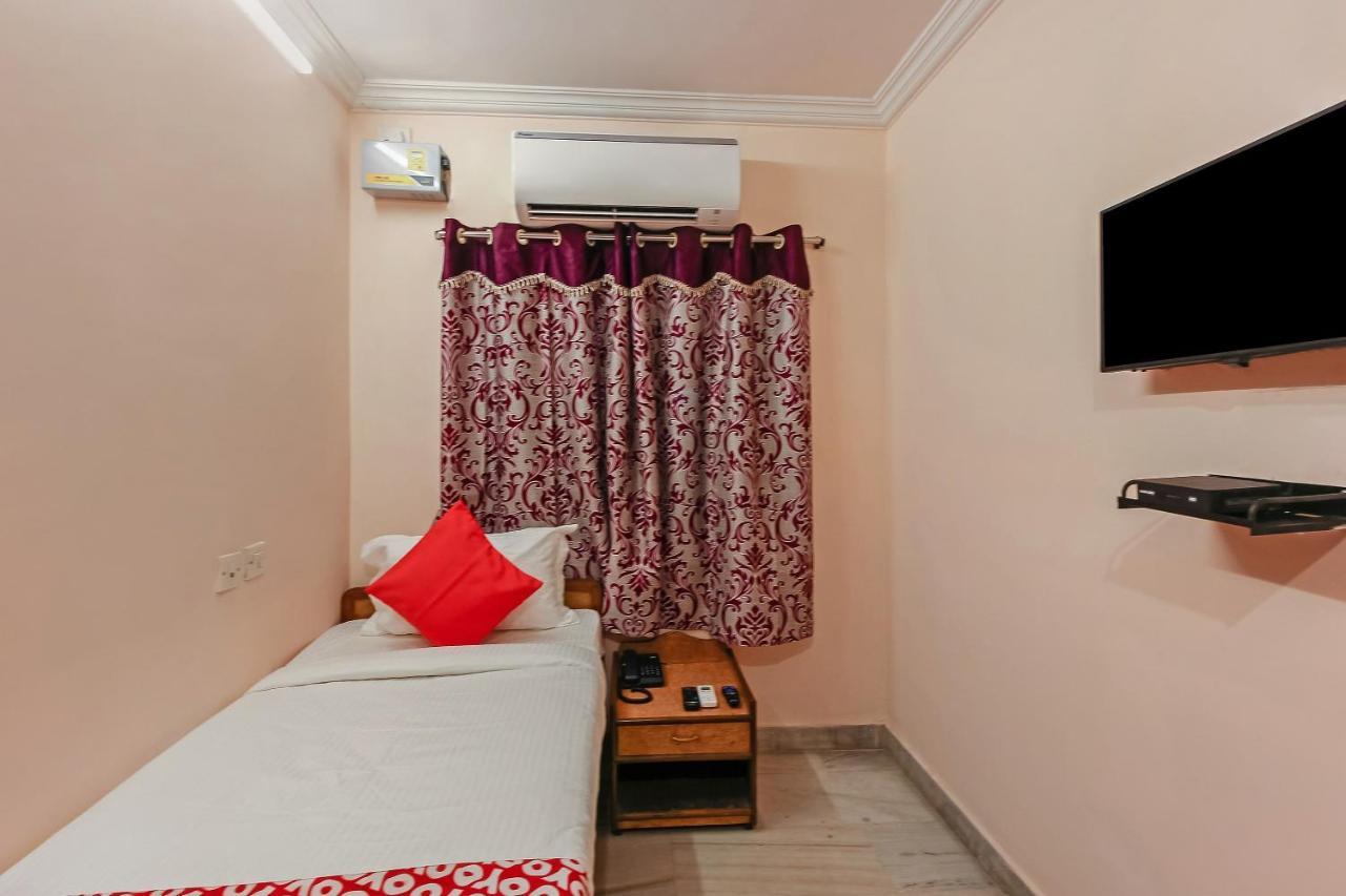 Oyo 23191 Flagship Hotel Raj Madan Hyderabad Exterior photo