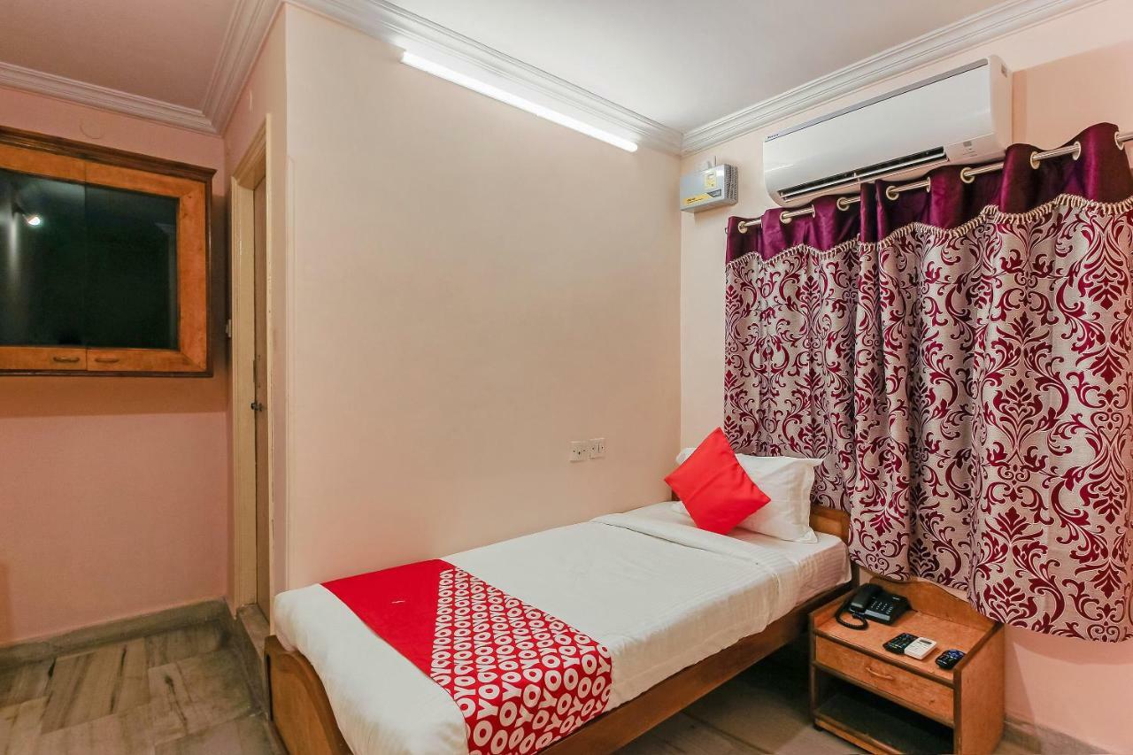 Oyo 23191 Flagship Hotel Raj Madan Hyderabad Exterior photo