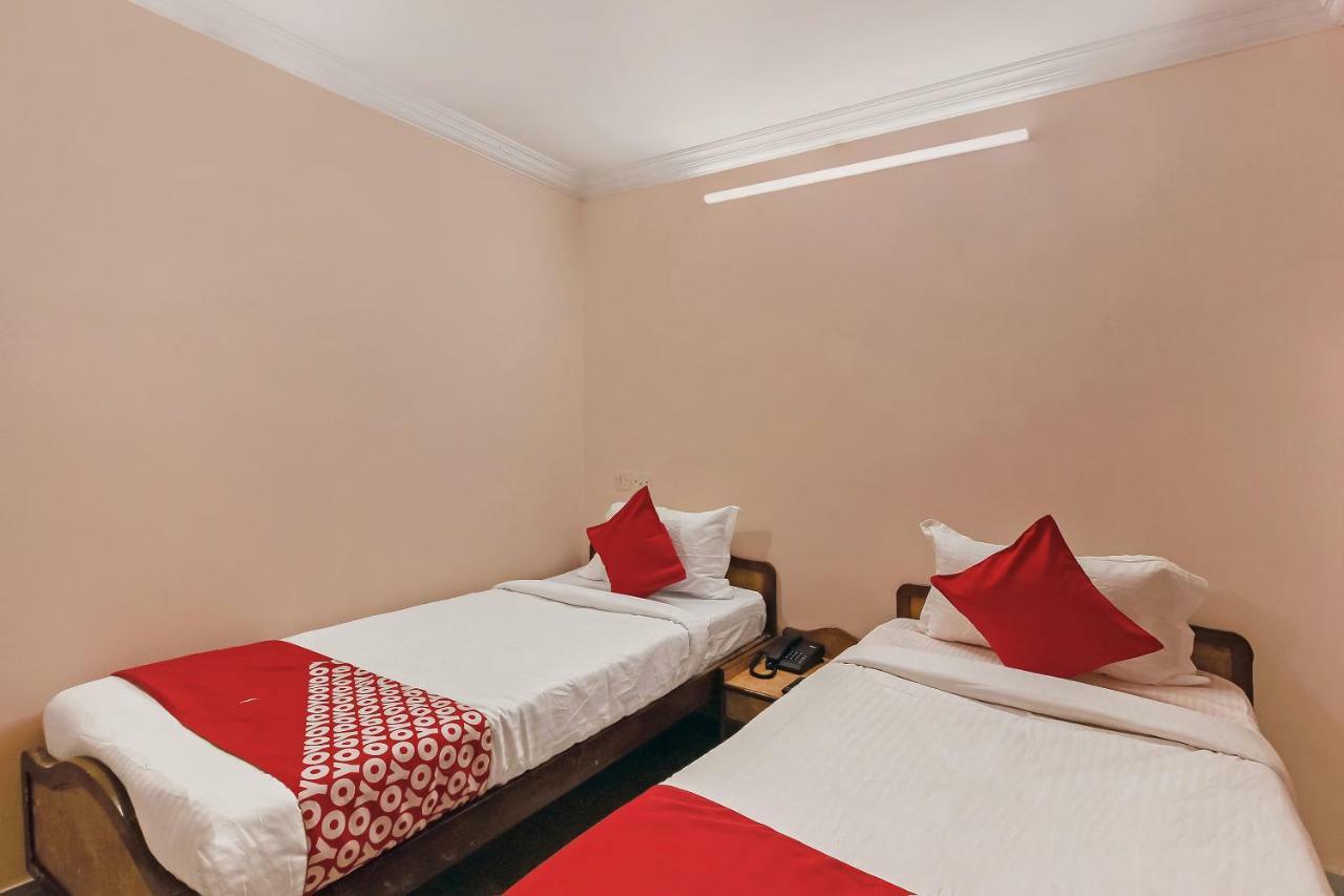 Oyo 23191 Flagship Hotel Raj Madan Hyderabad Exterior photo